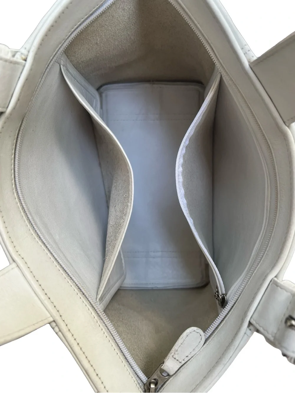1996 Coach SoHo Waverly Bag in White and Silver - Picture 5 of 15
